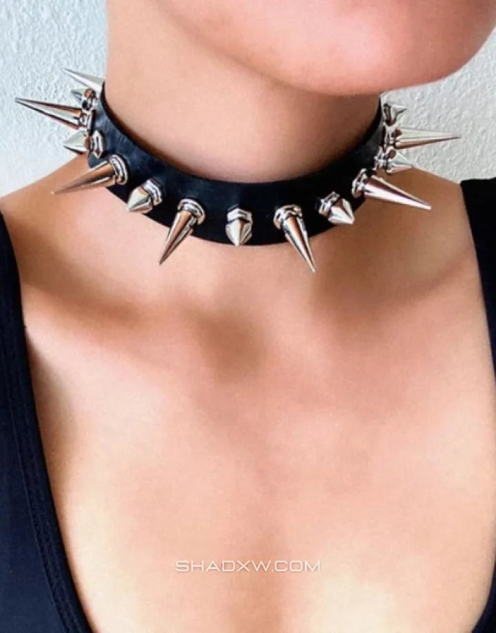 Spike choker necklace